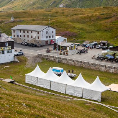 Pagodes 5x5m installées au col du Petit Saint-Bernard pour la Fête des Alpes organisée par le département de la Savoie