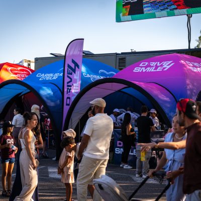 Tentes gonflables X-TENT Carburacoeur, Frères de Coeur et Drive4Smile avec casquettes