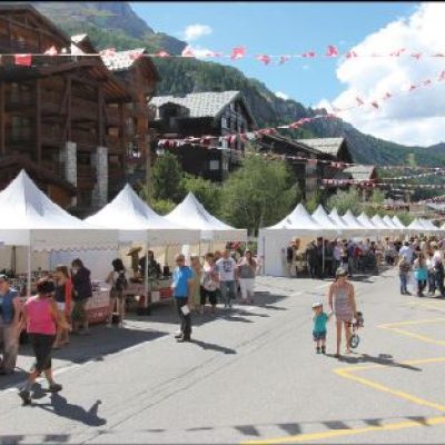 Tentes pliantes 3x3m installées à Val d'Isère