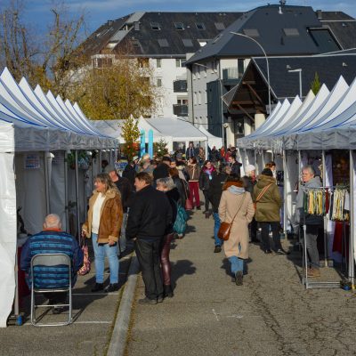 Tentes pliantes 3x3m sur le marché du Père Noël de La Motte Servolex